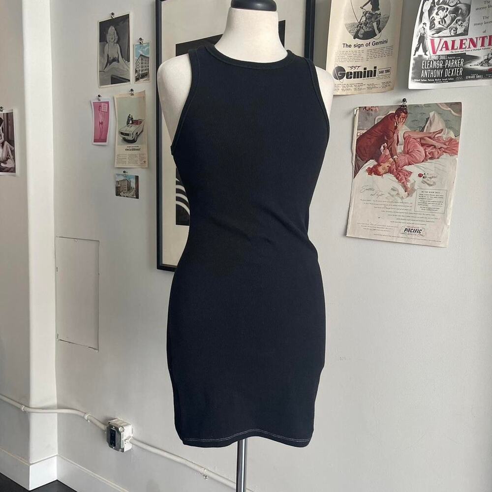 Black body on ribbed dress